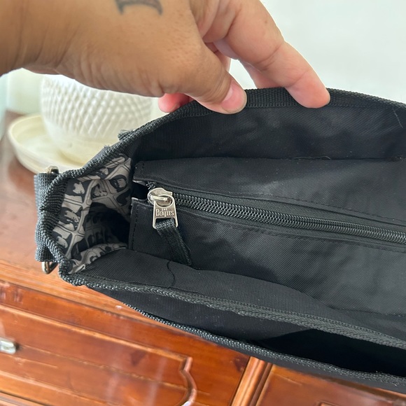 Beatles messenger bag. NWOT. Size large - Picture 6 of 11